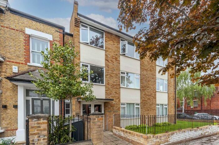 2 Bedroom Flat To Rent In Elms Road, London, SW4