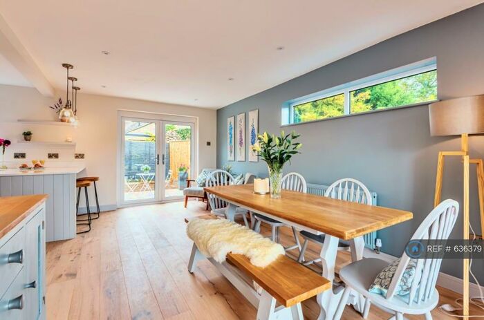 4 Bedroom Detached House To Rent In Close Gardens, Tetbury, GL8