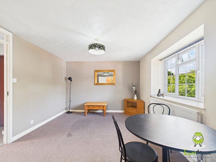 1 Bedroom Flat For Sale In Longacre Rise, Chineham, Basingstoke, Hampshire, RG24