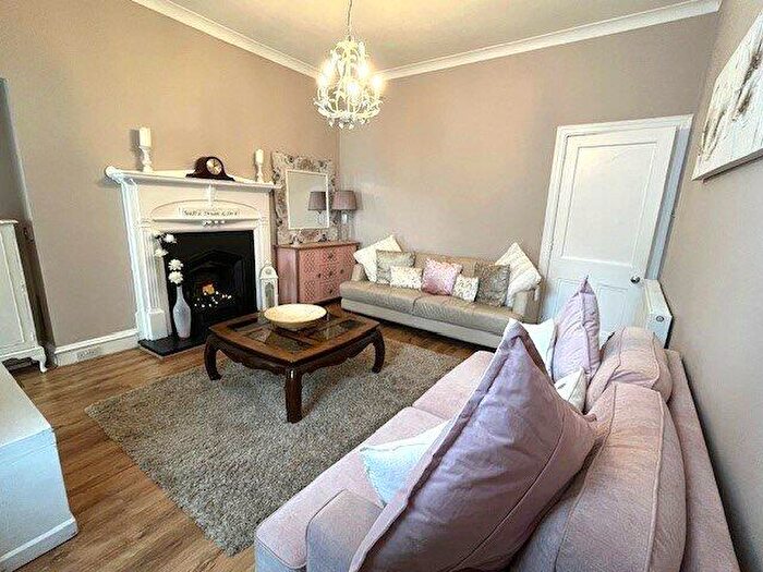 3 Bedroom Flat To Rent In Union Grove, Aberdeen, AB10