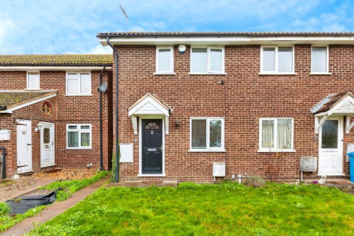 2 Bedroom End Terrace House For Sale In Penn Road, Slough, SL3
