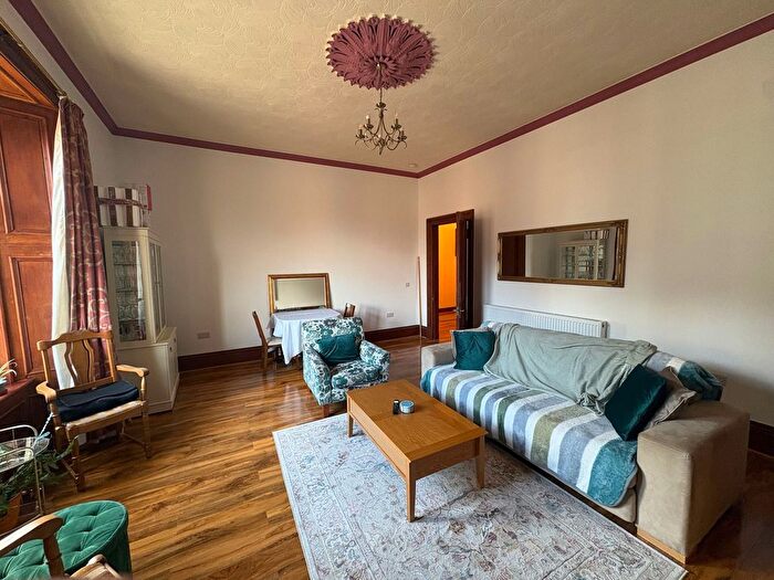 3 Bedroom Flat To Rent In Neilston Road, Paisley, PA2