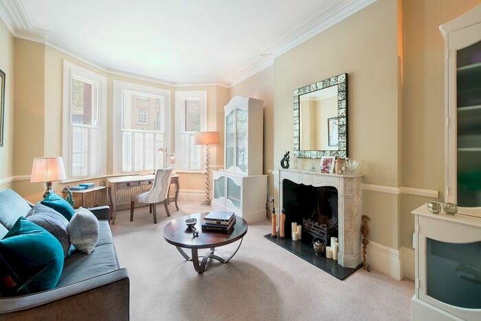 3 Bedroom Flat To Rent In Park Walk, London, SW10