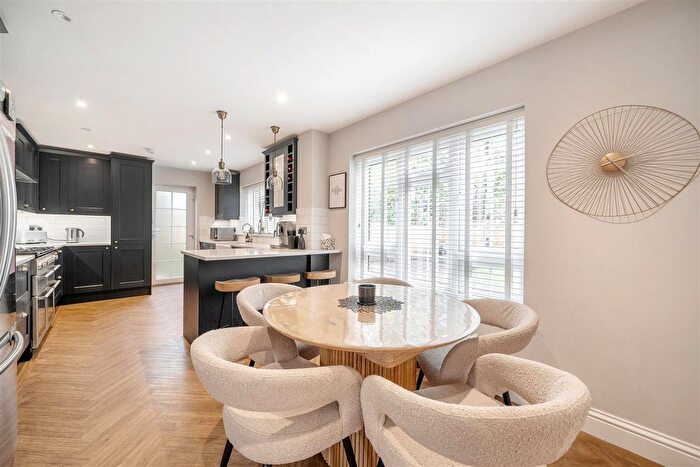 5 Bedroom Detached House For Sale In Knowles Avenue Crowthorne, Berkshire, RG45
