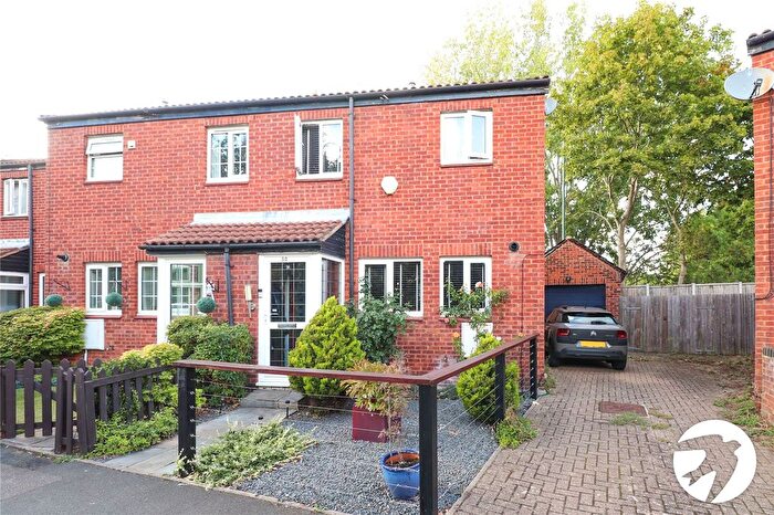 3 Bedroom End Of Terrace House For Sale In Grange Crescent, London, SE28