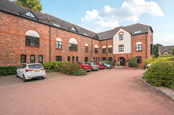 1 Bedroom Flat For Sale In Lenten Street, Alton, Hampshire, GU34