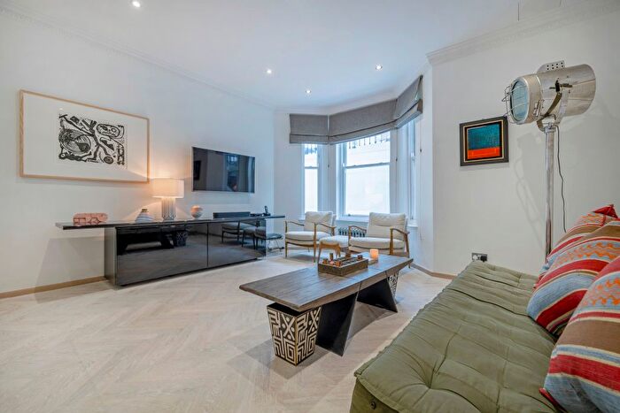 2 Bedroom Flat For Sale In Knaresborough Place, London, SW5