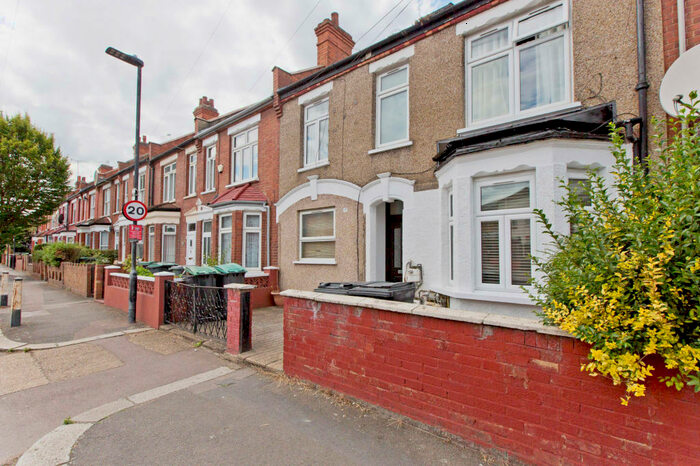 2 Bedroom Flat To Rent In Hermitage Road, London, N4