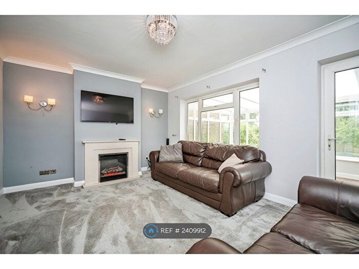 4 Bedroom Semi-Detached House To Rent In The Shades, Rochester, ME2