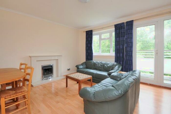 3 Bedroom Apartment To Rent In Ockley House, Kingston, KT2