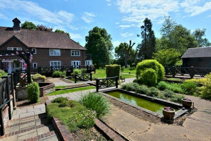 3 Bedroom Flat To Rent In Fordingbridge, Hampshire, SP6