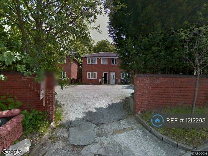 3 Bedroom Semi-Detached House To Rent In Springbank Street, Oldham, OL8