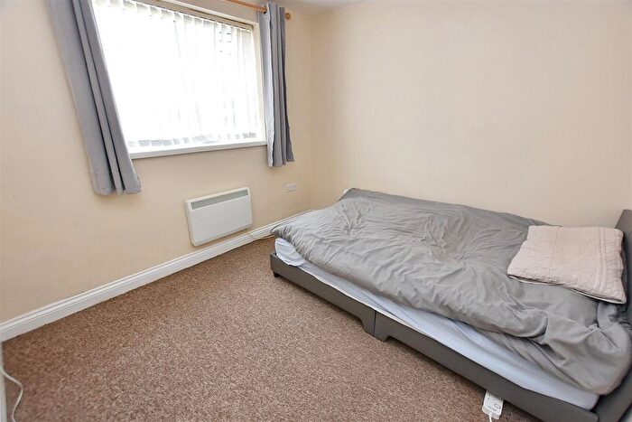 1 Bedroom Flat For Sale In East Hill, Tuckingmill, TR14