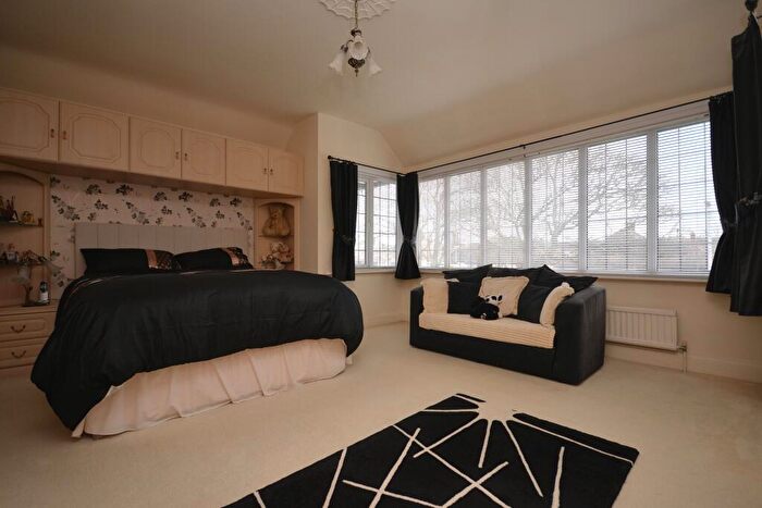 4 Bedroom Detached House For Sale In Northdown Park Road, Margate, CT9