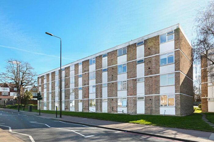 2 Bedroom Flat For Sale In West Park, London, SE9
