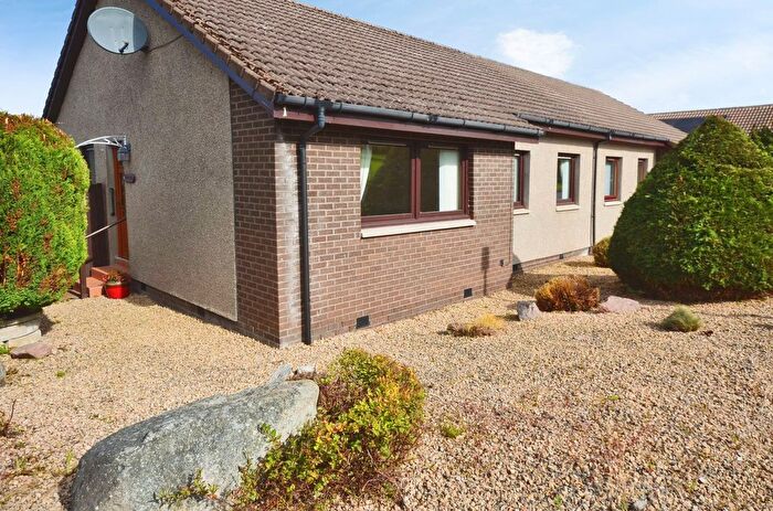 3 Bedroom Semi Detached House For Sale In Tower Court, Westhill, IV2
