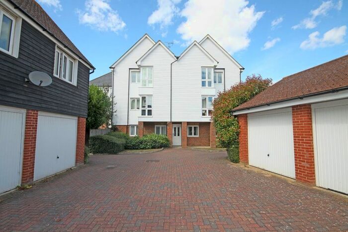 2 Bedroom Flat To Rent In Bluebell Drive, Sittingbourne, ME10