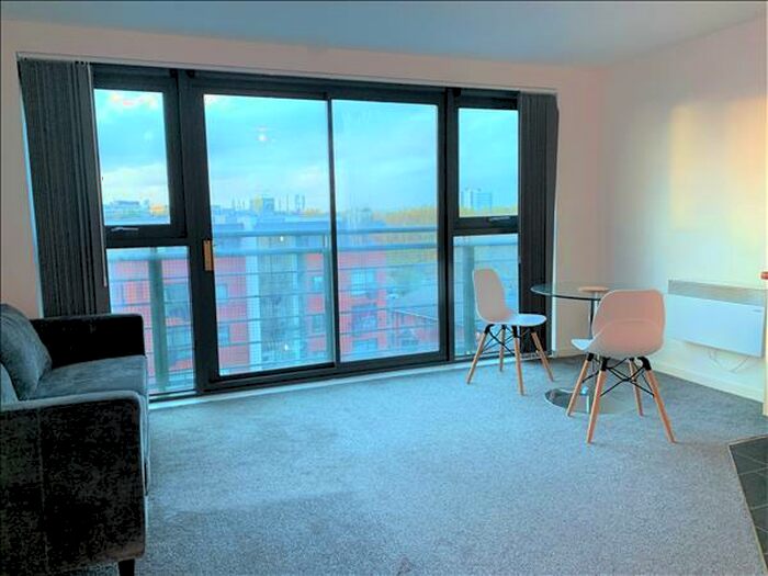 2 Bedroom Flat To Rent In Chapel Street, Salford, Greater Manchester, M3