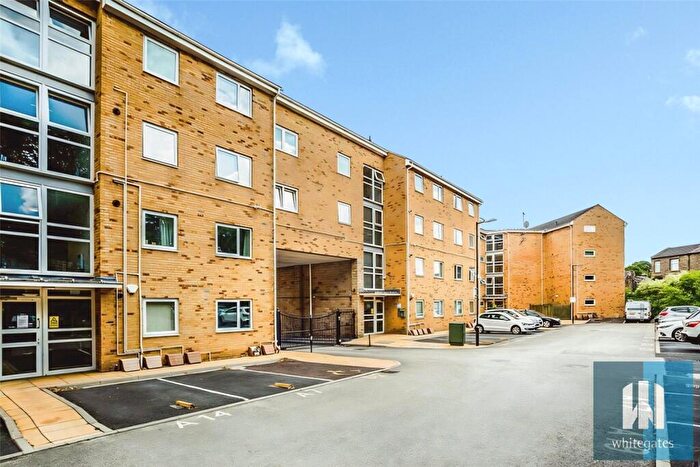 2 Bedroom Apartment To Rent In Halifax Road, Huddersfield, HD3