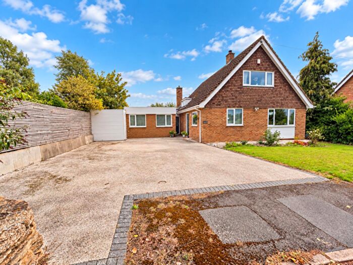 4 Bedroom Detached House For Sale In Chestnut Avenue, Wootton Village, Northampton, NN4