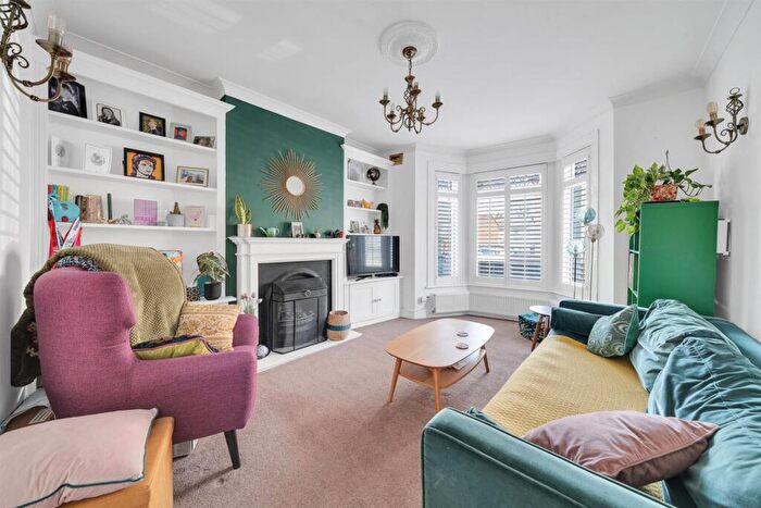 2 Bedroom End Of Terrace House For Sale In Park End, Bromley, BR1