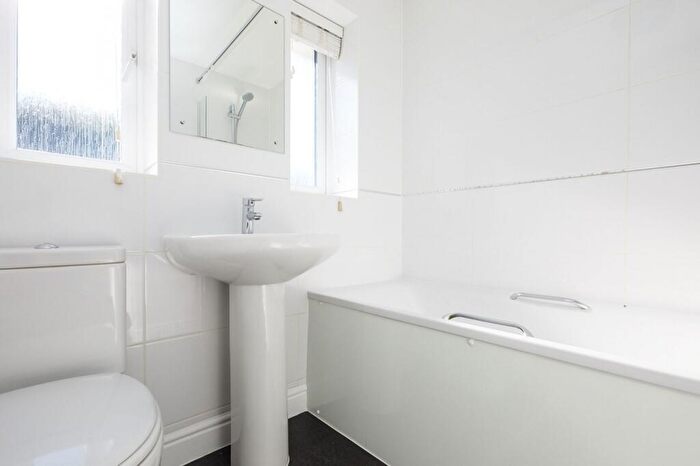 3 Bedroom House To Rent In Dunbar Close, Long Eaton, NG10