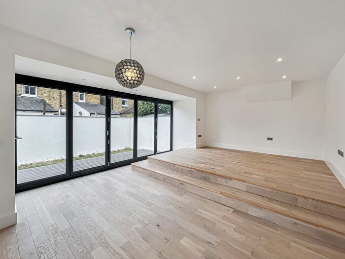 4 Bedroom Detached House For Sale In Clifton Road, Kingston Upon Thames, KT2