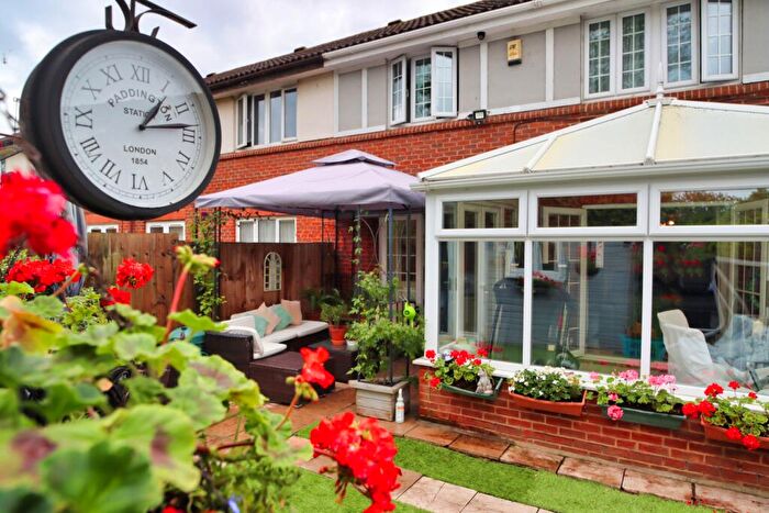 4 Bedroom End Of Terrace House For Sale In Longworth Close, Bexley, SE28