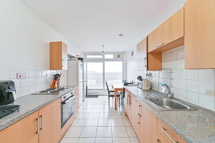 2 Bedroom Flat For Sale In Grantham Road, Brixton, London, SW9