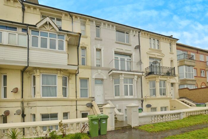 2 Bedroom Flat For Sale In Marine Parade, Littlestone, Kent, TN28