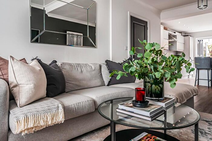 4 Bedroom Terraced House For Sale In Trinity Lane, Beverley, HU17