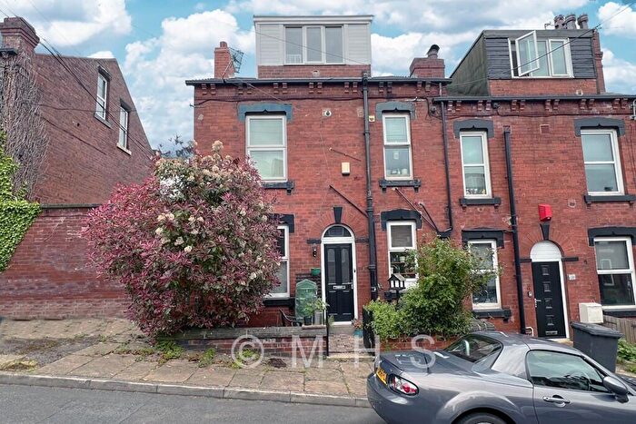 2 Bedroom End Of Terrace House For Sale In Pennington Grove, Leeds, LS6