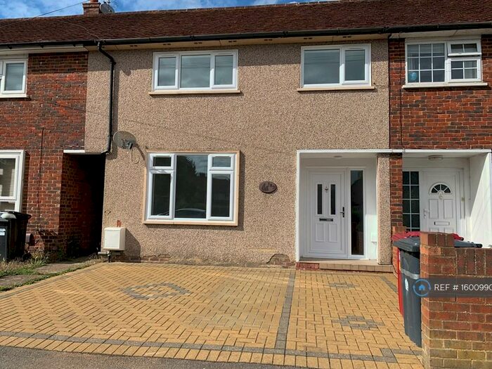 3 Bedroom Terraced House To Rent In Trelawney Avenue, Slough, SL3