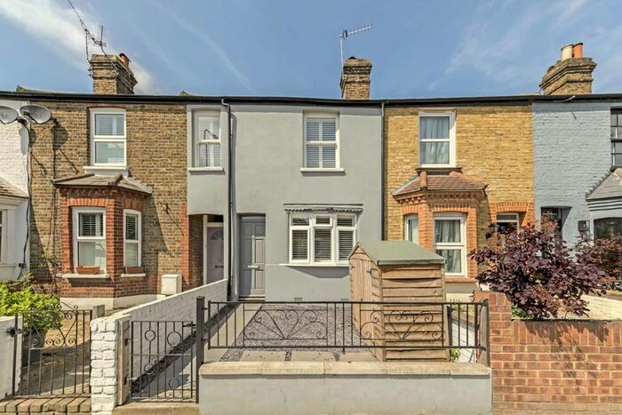 3 Bedroom Property To Rent In Lower Mortlake Road, Kew, Richmond, TW9