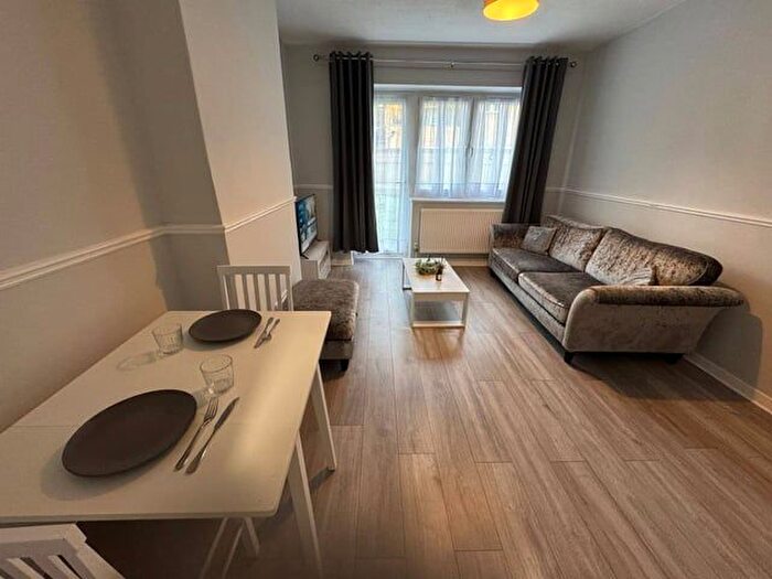 2 Bedroom Flat To Rent In Blackwall Lane, Greenwich, SE10