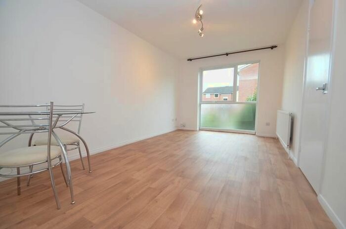 1 Bedroom Flat To Rent In Aylsham Drive, Ickenham, UB10