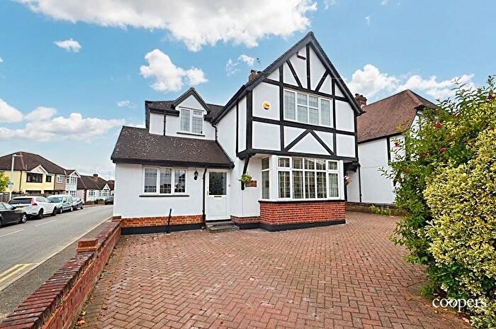 4 Bedroom Detached House To Rent In Beechwood Avenue, Ruislip, HA4