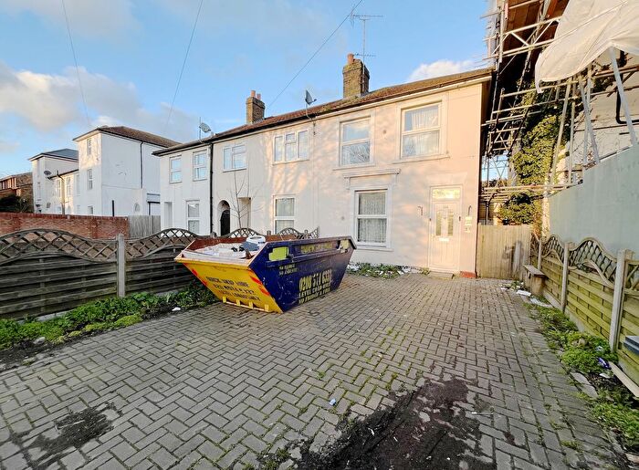 4 Bedroom Terraced House To Rent In Wellington Road South, Hounslow, TW4