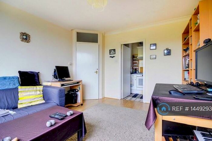1 Bedroom Flat To Rent In Melisa Court, London, N6