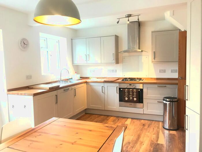 3 Bedroom Detached House To Rent In St John's Road, Caversham, Reading, RG4