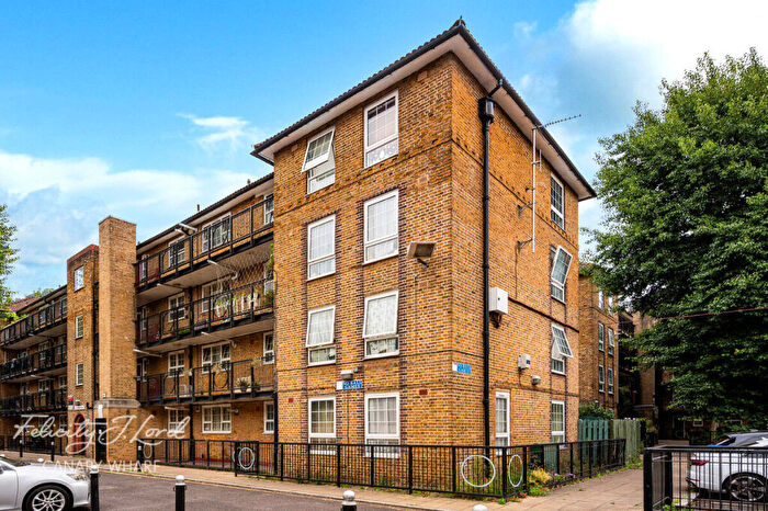 2 Bedroom Apartment For Sale In Triton House, Cahir Street, London, E14