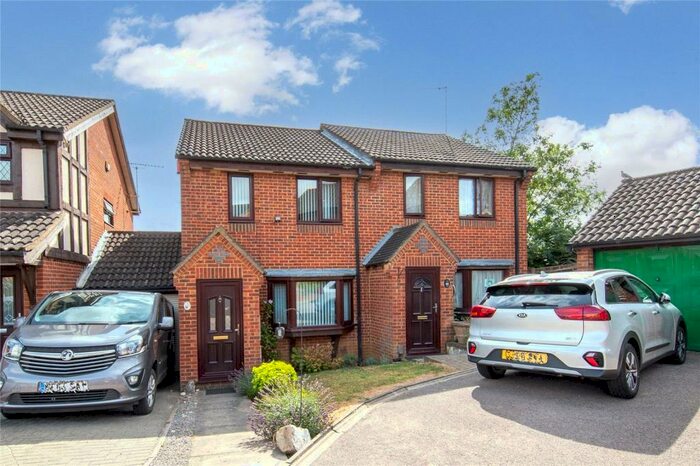 3 Bedroom Semi-Detached House To Rent In Greenriggs, Luton, Bedfordshire, LU2