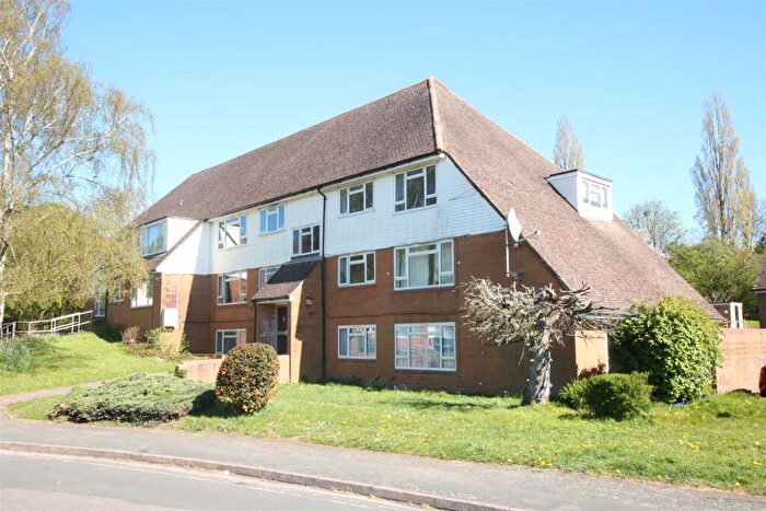 2 Bedroom Apartment For Sale In Cressal Mead, Leatherhead, KT22