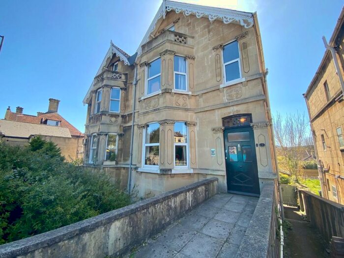 3 Bedroom Flat To Rent In Newbridge Road, BA1