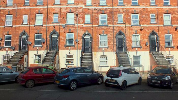 1 Bedroom Apartment To Rent In Flat, Providence Avenue, Leeds, West Yorkshire, LS6