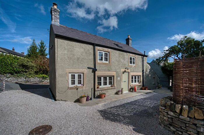 2 Bedroom Cottage For Sale In High Street, Calver, Hope Valley, S32