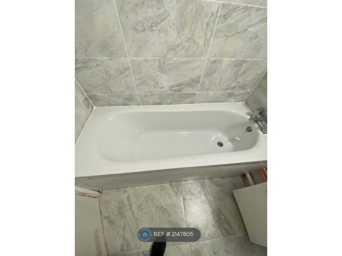 1 Bedroom Flat To Rent In The Dome, Redhill, RH1