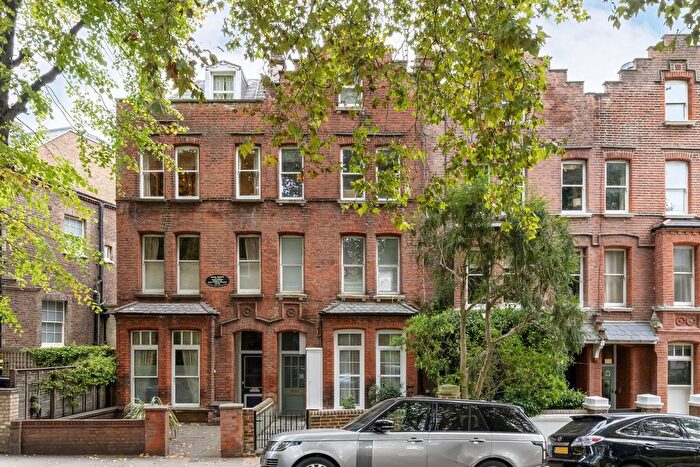 2 Bedroom Flat For Sale In Well Walk, London, NW3