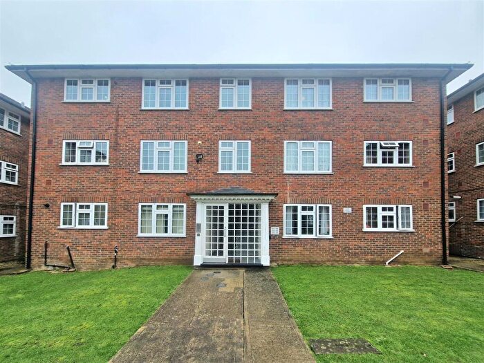 2 Bedroom Flat To Rent In Lantern Close, Wembley, HA0