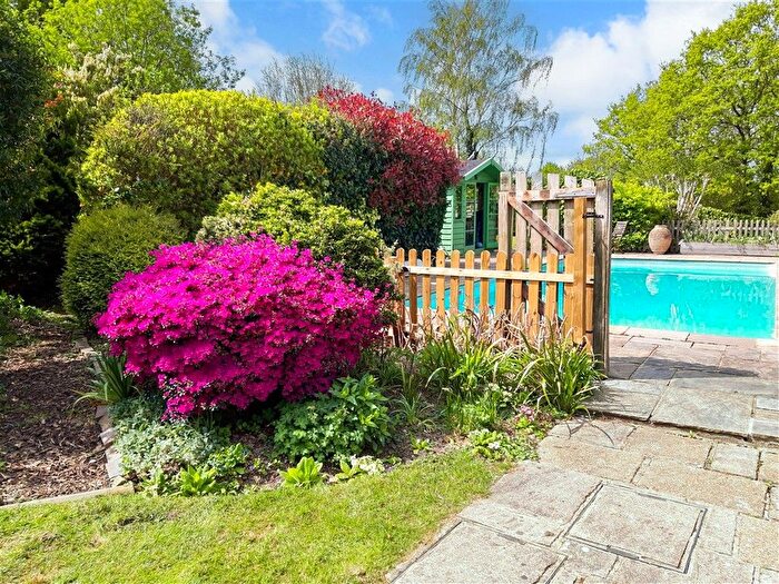 4 Bedroom Detached Bungalow For Sale In Maidstone Road, Horsmonden, Kent, TN12
